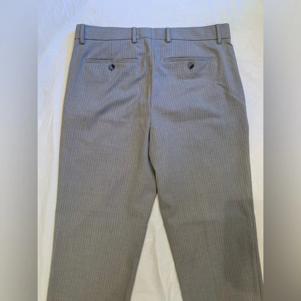 Banana Republic Slim Fit Men’s Grey W/ Blue Pinstripe Slacks/ Dress Pants 33x32